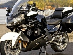 Kawasaki Tarik Motor Polisi