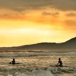 Jawa Barat Juga Punya Ombak Indah Seperti Hawaii