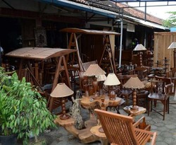 Ini Dia Tempat Belanja Kerajinan Kayu Jati di Blora