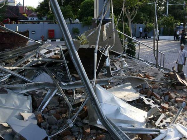 Bangunan Rusak Akibat Gempa Aceh