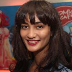 Atiqah Hasiholan Syuting Film Romantis di Jepang