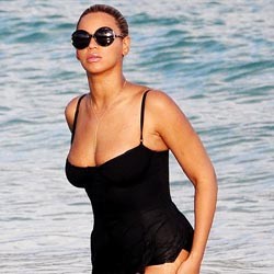 Beyonce Pamer Tubuh Seksinya Usai Melahirkan