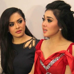Syahrini Ikhlas Didahului Adik Menikah
