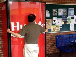 Beli Minuman Dengan Sebuah Pelukan