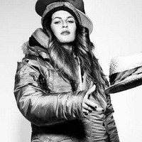 Wah! Model Siap Bugil Demi Jempol Facebook