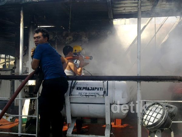 KM Prajapati Terbakar