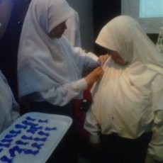 Pelajar Anti Nyontek Pasang Pita Biru saat Pelaksanaan UN