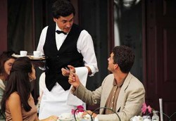 Pelayan Adalah Pekerjaan yang Paling Aktif Bergerak