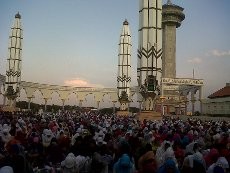 Jelang UN, Ribuan Siswa Doa Bersama di Masjid Agung Jateng