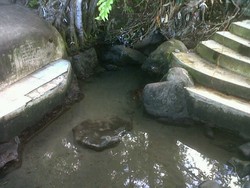 Yang Unik dari Tidore, Pemandian Air Panas Tepi Pantai