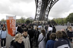 Lift Menara Eiffel Macet, Turis Antre Hingga 2 Jam