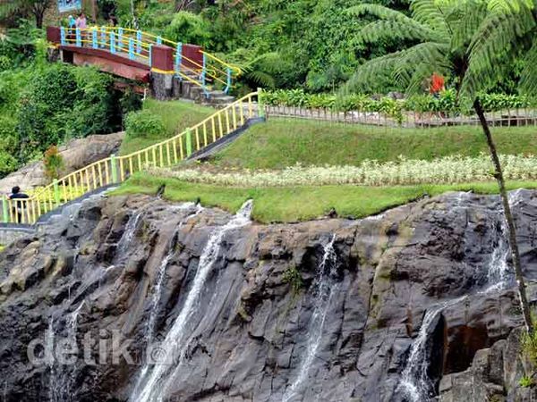 Di Baturaden, Semua Terlihat Indah