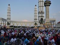 Ribuan Pelajar Banjiri Masjid Agung Jawa Tengah