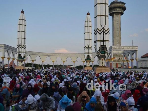 Ribuan Pelajar Banjiri Masjid Agung Jawa Tengah