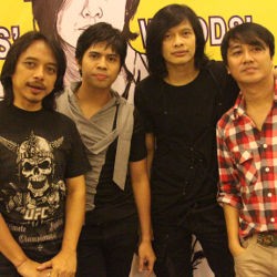 Ultah ke-18, GIGI Potong 18 Tumpeng