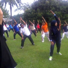 Dahlan Iskan Senam Pagi Bersama Karyawan PTPN Sebelum Berdialog