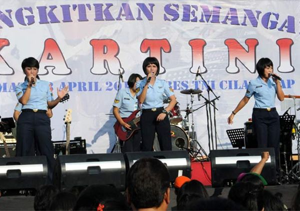 Wanita TNI Gelar Festival Band
