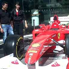 Marlboro Tawarkan 10 Orang Naik Jet Darat Ferrari