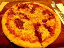 Mamma Mia! Pizza Renyah dengan Aroma Oregano