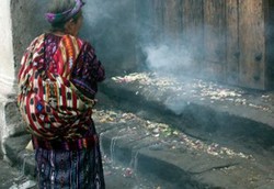 Mama Biang Idola Ibu-ibu Hamil di Halmahera Selatan