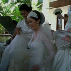 Sederhana, Pernikahan Cathy Sharon Didominasi Anggrek Putih