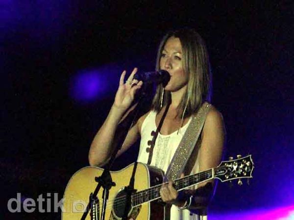 Konser Ramah Colbie Caillat di SayFestVille