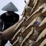 Awas, Semen Oplosan Beredar di Toko Bangunan