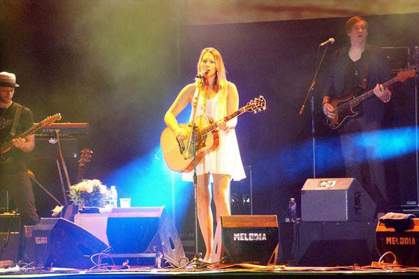 Pesta Pinggir Kolam Renang Ala Sayfestville