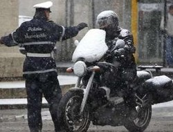 Ngebut Naik Motor, Pria 22 Tahun Terkena Hipotermia