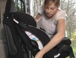 Duh, Sulitnya Memasang Child Seat di Mobil