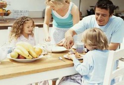 Kebiasaan Buruk Orangtua yang Tanpa Sadar Ditularkan ke Anak