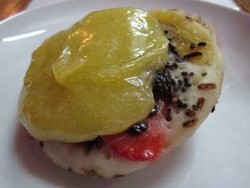 Yuk, Ngemil Soerabi dan Es Teh Tarik!