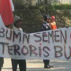 Warga Tuban Blokir Akses Masuk Proyek Semen Gresik