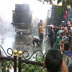 Pendemo di Kantor Gubernur Membubarkan Diri, Jalan Pahlawan Dibuka