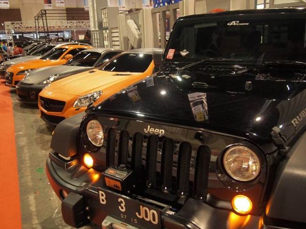 143 Mobil Modif Adu Keren