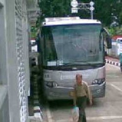 Mesin Berasap, Bus TransJ Melaju ke Arah Rawamangun