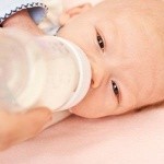 Minum Susu Sambil Tidur Bisa Bikin Gigi Rusak