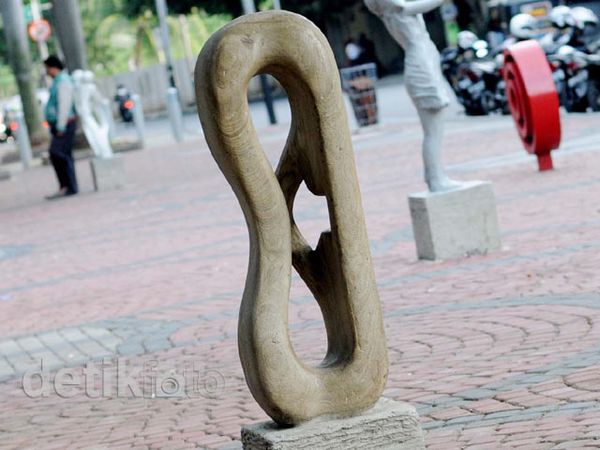 Patung Cantik yang Bikin Nyaman Pedestrian