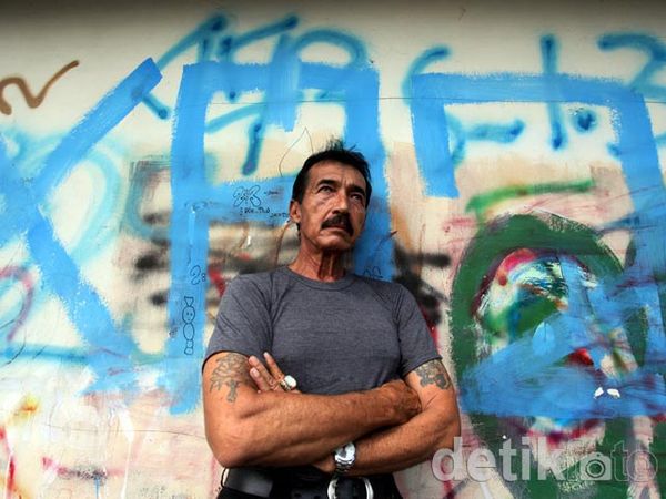 Sepenggal Kisah Jhony Indo