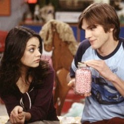 Ashton Kutcher Pacaran dengan Mila Kunis?