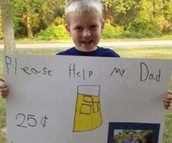 Bocah Ini Berjualan Limun Untuk Bantu Biaya Pengobatan Ayah