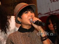 Poppy Sovia Makin Eksis Jadi Penyanyi