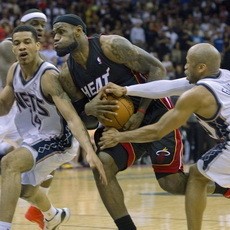 James Mengamuk, Heat Bekuk Nets