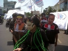 Korupsi Bupati Karanganyar Mangkrak 2 Tahun, Massa Demo Kejati Jateng