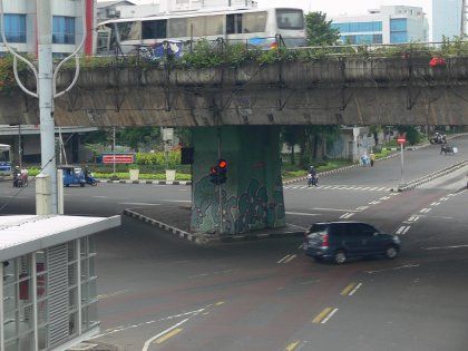 Asyiknya Menerobos Lampu Merah