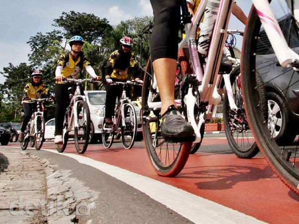 Sambut Hari Kartini, 21 Perempuan Gowes 588 km
