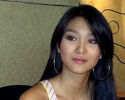 Dominique Panjangkan Rambut Karena Phobia Keramaian