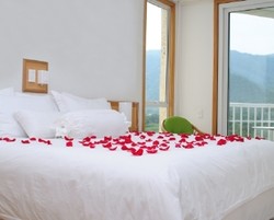 7 Cara Mendekorasi Kamar Pengantin