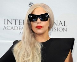 Jarang Belanja, Lady Gaga Ngirit