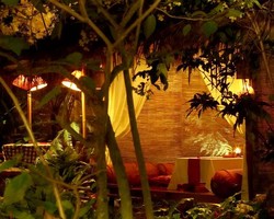 Akhir Pekan Romantis di Kampung Daun, Bandung
